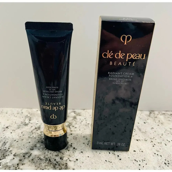 Cle de Peau Beaute Radiant Cream Foundation B60 Deep Tan Beige 21ml 0.88 oz NEW - Picture 1 of 9